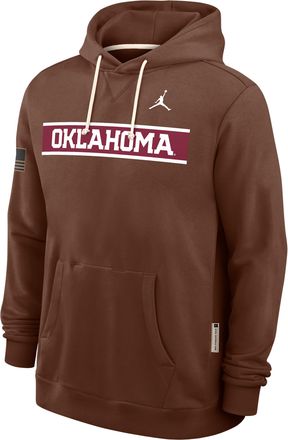 Nike Jordan Mens Oklahoma 2026 Military Appreciation Standard Issue Jordan Brand Dri-FIT College Pullover Hoodie in Brown | 0JAZ2GYOKN-4EB