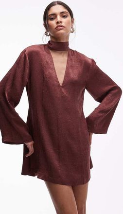 Asos Vestito corto accollato e con scollo a V in raso stropicciato bordeaux-Rosso