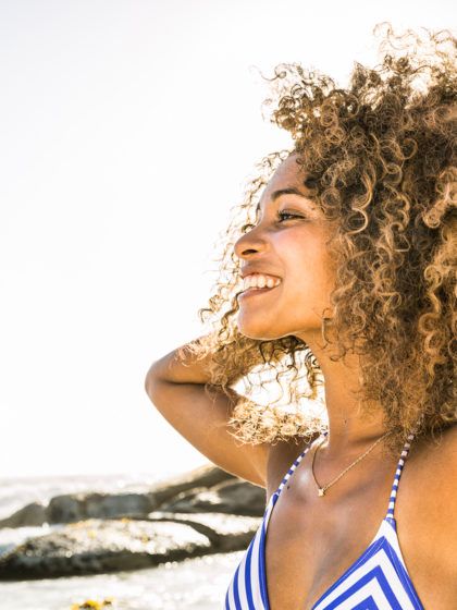 Hai i capelli ricci e al mare diventano ingestibili? I consigli per ricci perfetti