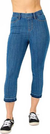 Judy Blue Favorite Pull On Capri Jeans In Medium Blue