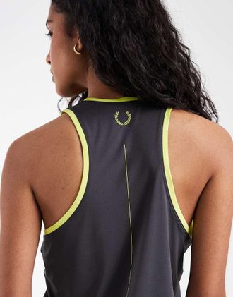 Fred Perry Canotta da tennis grigio antracite con logo centrale