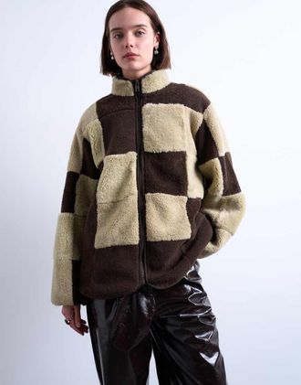 Topshop Giacca in pile borg a scacchi color marrone e crema con fodera trapuntata