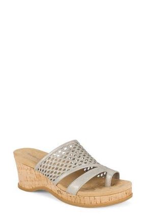 BareTraps Cherish Wedge Sandal in Champagne at Nordstrom Rack, Size 9.5