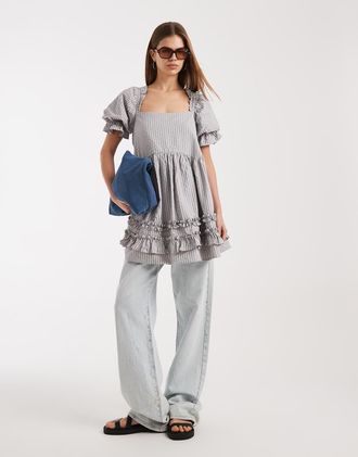 Daisy Street Vestito grembiule corto grigio a righe con maniche a sbuffo e volant