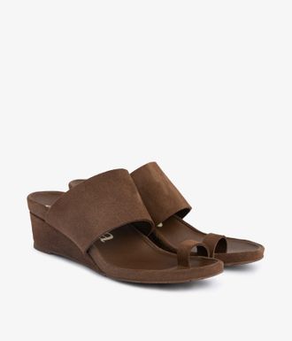Pedro Garcia Toe ring midi wedge sandal in brown suede | Weilis| Spring Summer 26 | PEDRO GARCIA