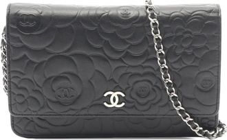 Chanel 2011 CC Embossed Lambskin Camellia Wallet On Chain crossbody bag - Nero