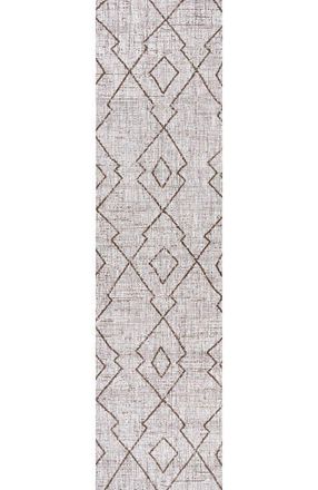 Jonathan Y Designs Carwa Diamond Trellis Indoor/Outdoor Area Rug in Beige/brown at Nordstrom, Size 4Ft 0In X 6Ft 0In