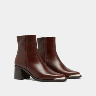 Jonak Spitse leren bottines, Delo