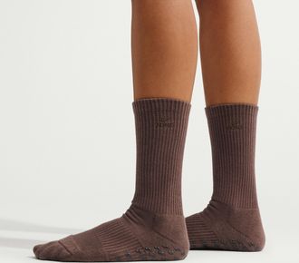 Nike Womens SKIMS Dri-FIT Pilates Grip Crew Socks (1 Pair) in Brown | S1016195-250