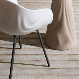 Plust 2 X Sillas De Polietileno Patas De Metal Negro Barra Cocina Dise&ntilde;o Fade C2 Stock - Beige