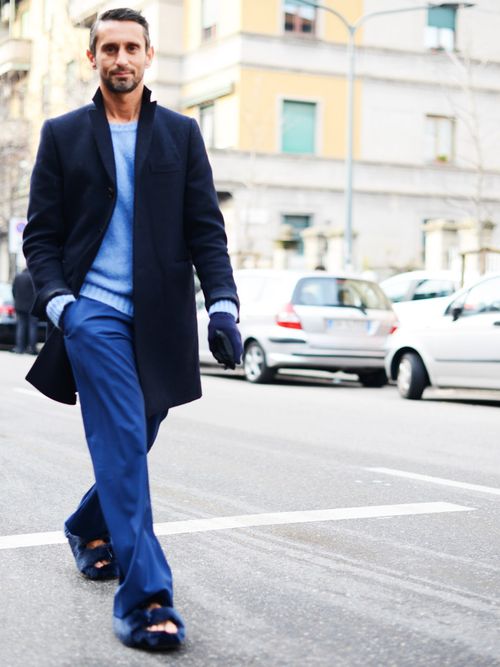 Winterjassen: donkerblauwe halflange mantel