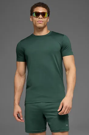 Alo | Conquer Reform Crewneck Short Sleeve Top in Clover Green, Size: Medium