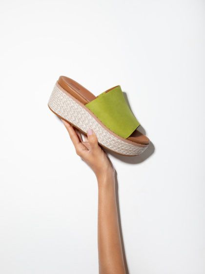 Summer trend alert! Platform sandals are back from the 90’s