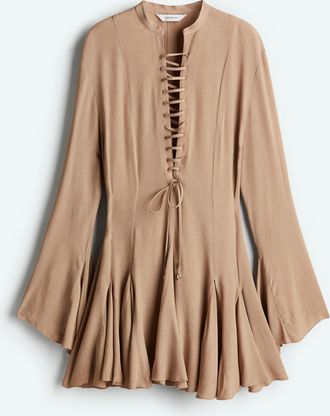 H&M Ausgestelltes Kleid mit Schnürdetail - Beige
