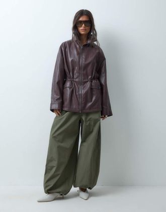 Asos giacca harrington effetto pelle con vita stretta color mocha-Marrone