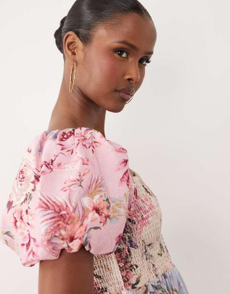 Vero Moda Vestito corto stile milkmaid con maniche a sbuffo e motivo patchwork a fiori multicolore
