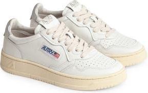Autry Medalist Low Sneaker in Wht/sil at Nordstrom Rack, Size 10Us / 40Eu