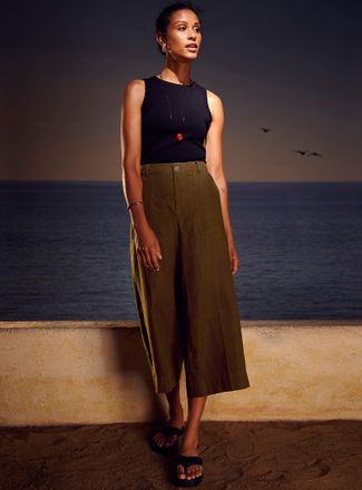 Contemporaine Womens XL pockets pure linen capri pant Fit: Wide leg, high rise