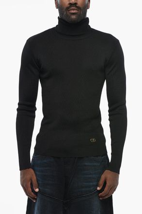 Valentino Pullover in Tinta Unita a Collo Alto con Monogram Dorato Valentino