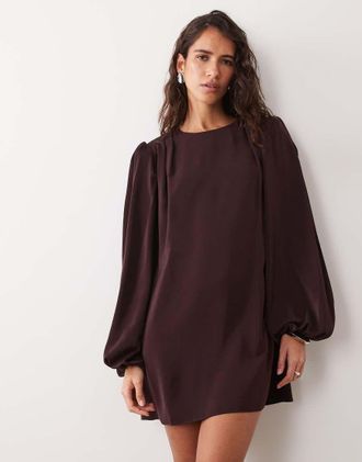 Asos vestito corto girocollo con maniche voluminose color cioccolato-Marrone