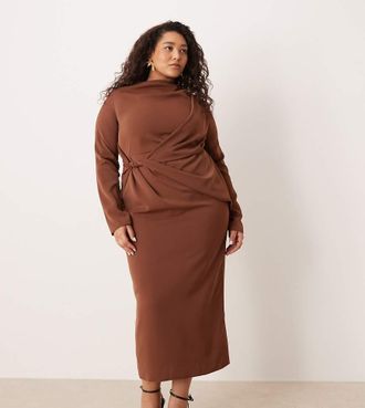 Asos Curve ASOS DESIGN Curve - Vestito lungo sinuoso accollato color cioccolato con drappeggio-Marrone