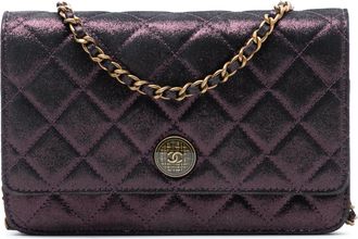 Chanel Tweedehands Gewatteerd Iriserend Lamsleer Tartan Knopen Portemonnee Aan Ketting