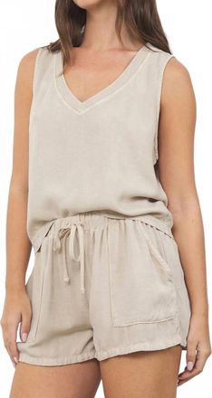 La Made Helena V-Neck Tank Top In Oak Bark