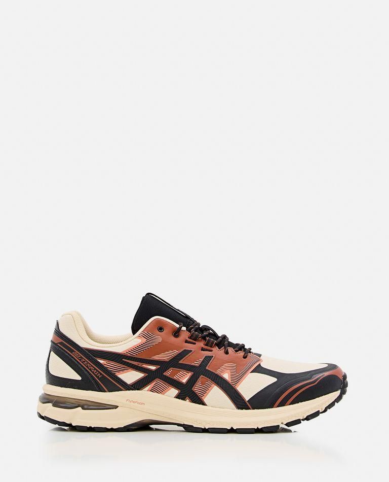 Saldi Scarpe Asics in Marrone Acquista fino a fino al 60 Styligh