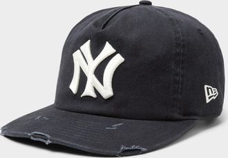 New Era Mens New York Yankees distressed cap Available exclusively at Simons