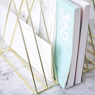 No Brand Organizador De Correo Y Revistero Triangular De Metal Dorado, Soporte Independiente Para Peri&oacute;dicos Y Libros, Bandeja De Lectura Para Escritorio, Ofic
