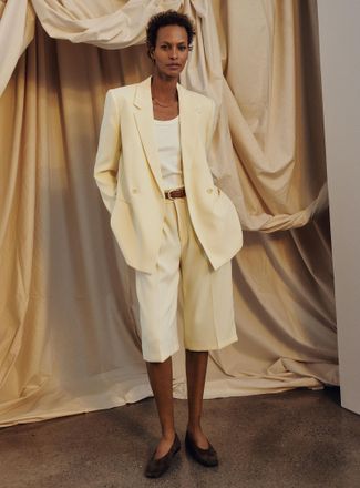 Contemporaine Womens Silky pleated long Bermuda short Fit: Wide leg, high rise