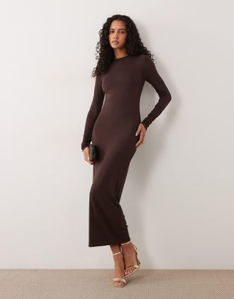 AFRM abito midi in maglia crepe con collo alto e maniche lunghe color cioccolato-Marrone