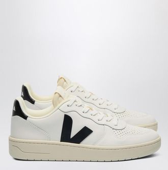 Veja Sneaker V-10 in white and black leather