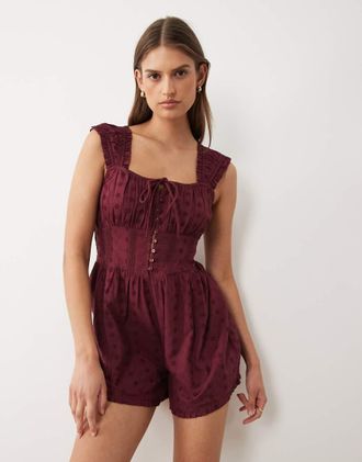 Miss Selfridge Tuta corta in pizzo color fico-Rosso