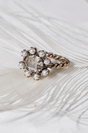 Tataborello Ring mit Kristallen und Perlen Chiffon