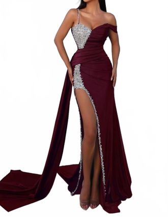 Portia & Scarlett Sweetheart Neckline Gown In Plum