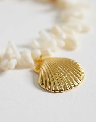 Orelia Collana appariscente placcata oro 18 carati con frammenti color crema e conchiglia