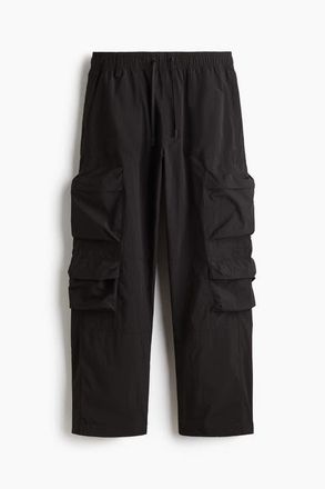 H&M Loose Fit Water-repellent Cargo Trousers in Black at Nordstrom, Size Medium