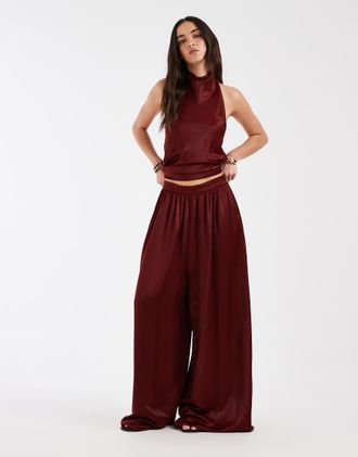 Asos Pantaloni palazzo sartoriali in morbido raso rosso mattone con fascia in vita