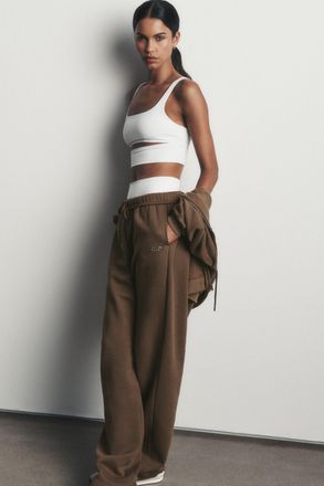 Alo | Accolade Straight Leg Sweatpant in Java Brown, Size: Medium