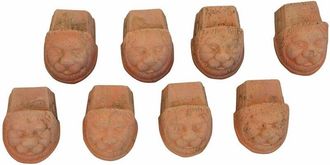 Biscottini International Biscottini - Juego De 8 Pies De Platillo De Terracota 10x8x8 Cm Platillos De Terracota Cabeza De Le&oacute;n Platillos De Flores Interior Y Exterior