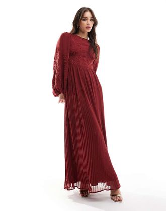 Asos Vestito lungo a pieghe bordeaux ricamato con cut-out-Rosso