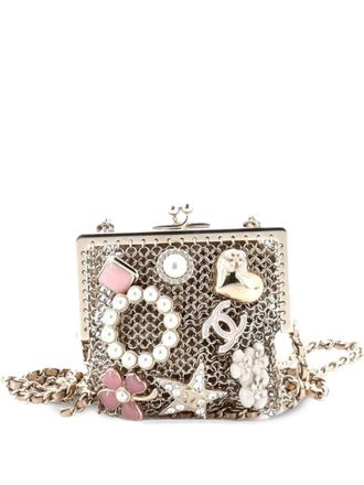 Chanel CC Charm Kisslock Frame Clutch with Chain Embellished Metal Mesh Mini crossbody bag - women - Metal - One Size - Gold