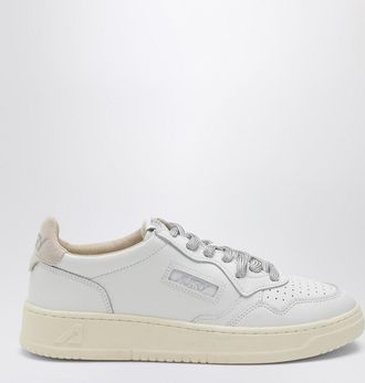 Autry Medalist Low sneakers in white/beige suede