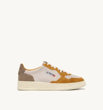Autry MEDALIST LOW TRICOLOR SNEAKERS IN SUEDE COLOR ANTELOPE WHITE AND BROWN MUSCAT