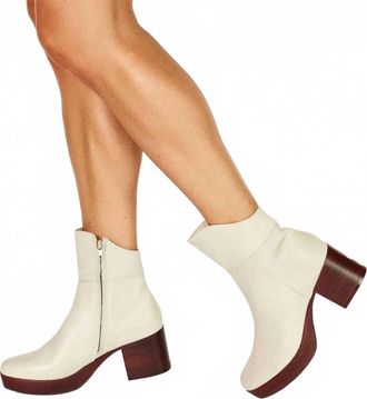 Chocolat Blu Womens Veronika Bootie In Ivory Leather