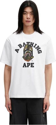 A Bathing Ape 1st Camo Shark Seijin College T-Shirt - Heren - T-shirts - Wit - L - Katoen - Tops