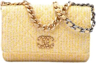 Chanel Pre-owned 19 Wallet on Chain - Dames - Pre-owned - Geel - Maat: ONE Size Leer