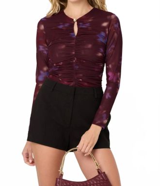 Astr Keyhole Ruched Top In Floral