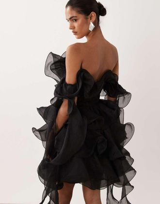Asos Vestito corto nero in organza testurizzato con volant, spalline sottili e ferretto